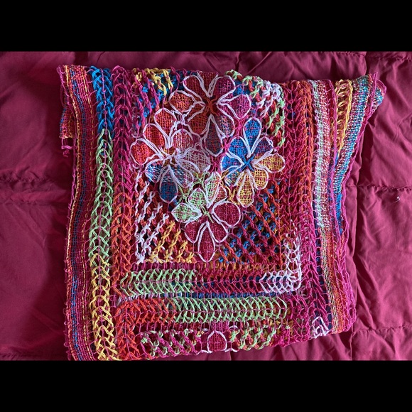 Table runner - Picture 2 of 2